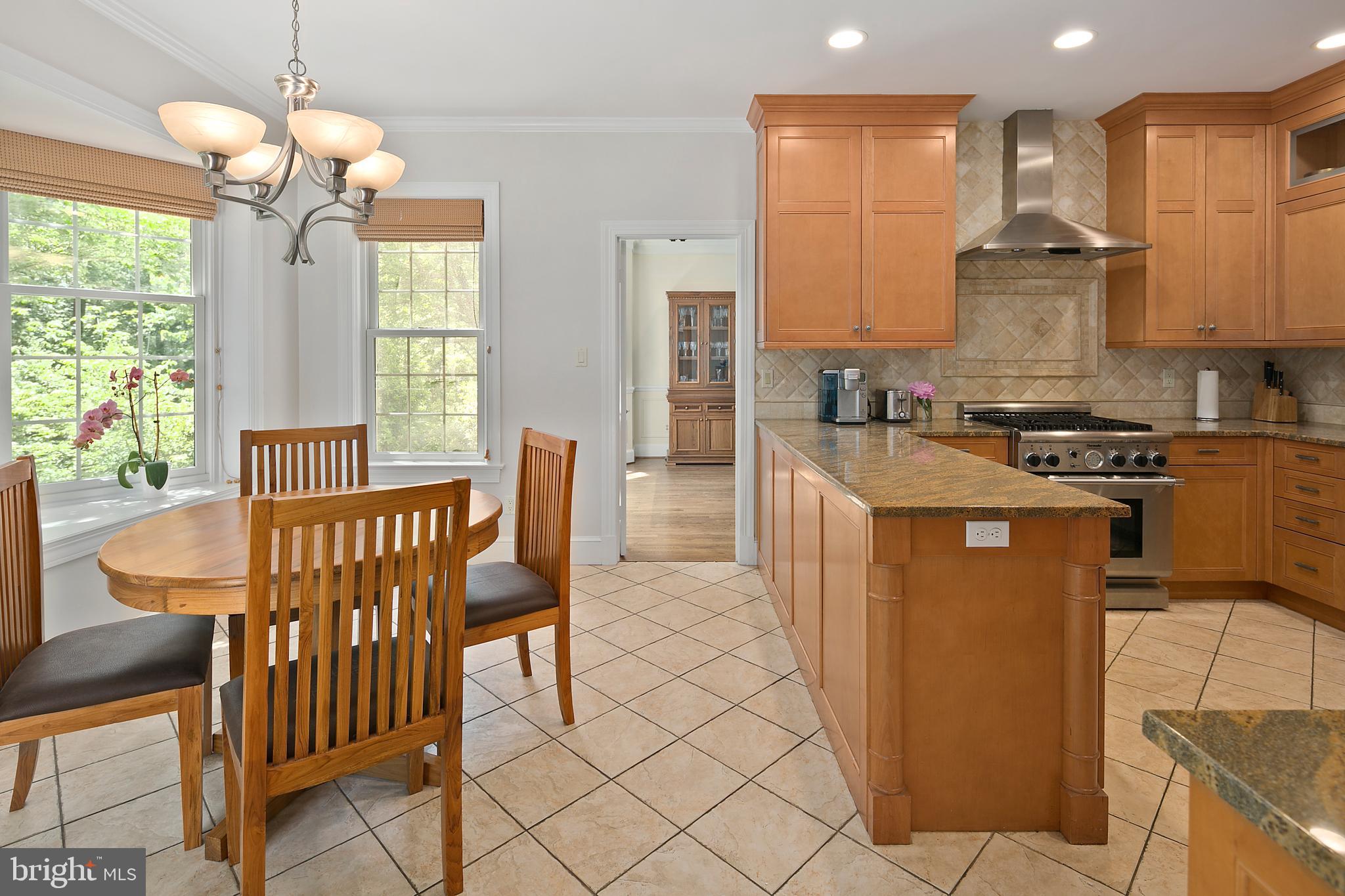 6612 Quaker Ridge Road North Bethesda, MD 20852 - Photo 10 of 40 Eat-in Gourmet Kitchen
