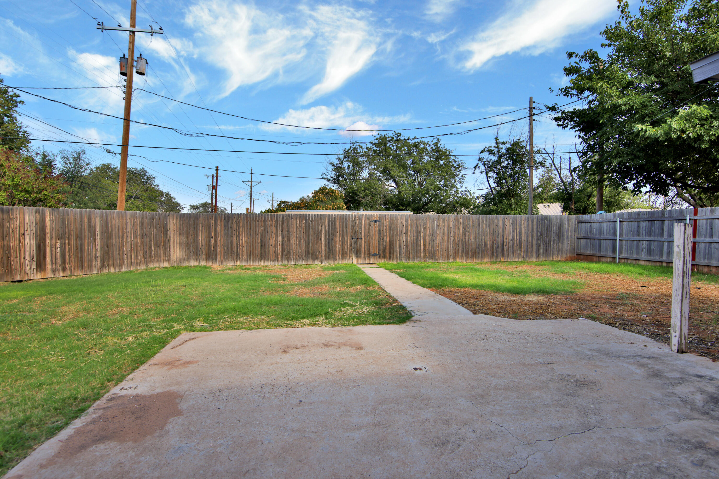 6607 Avenue U Lubbock, TX 79412 - Photo 25 of 25 a view of a back yard