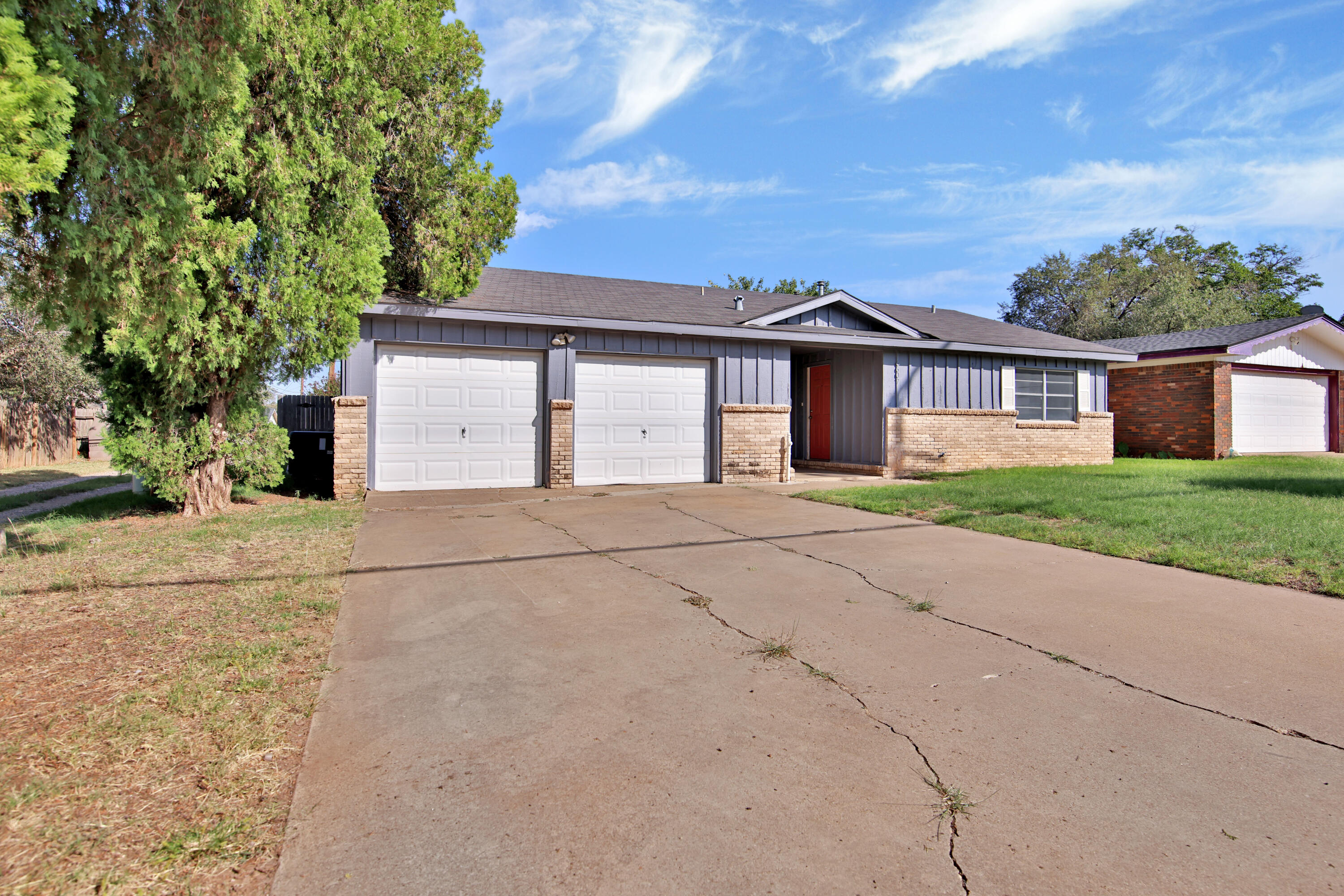 6607 Avenue U Lubbock, TX 79412 - Photo 3 of 25 front view of a house with a street