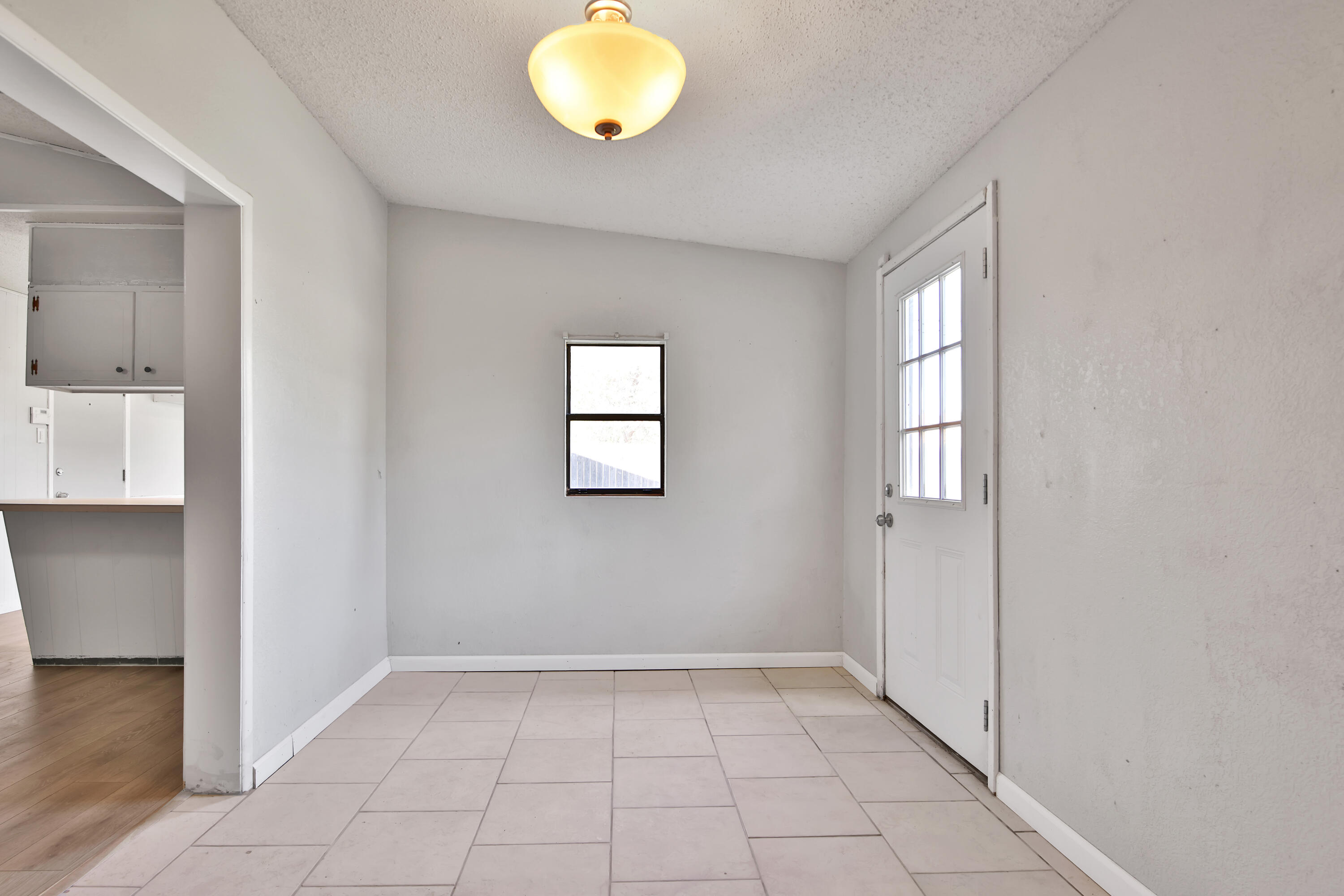 6607 Avenue U Lubbock, TX 79412 - Photo 9 of 25 a view of an empty room and window
