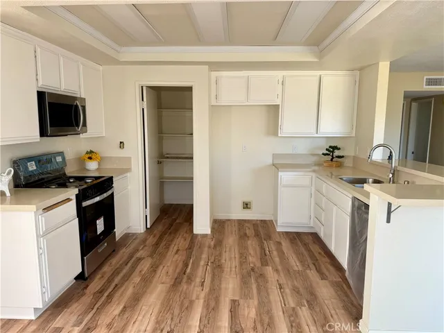 $530,900 | 15620 Smoke Tree Street, Hesperia, CA 92345