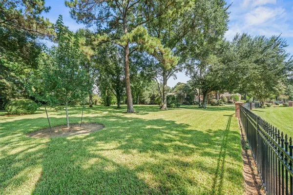 a view of a small barn in the middle of a yard