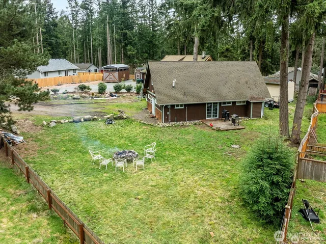 a view of a house with backyard