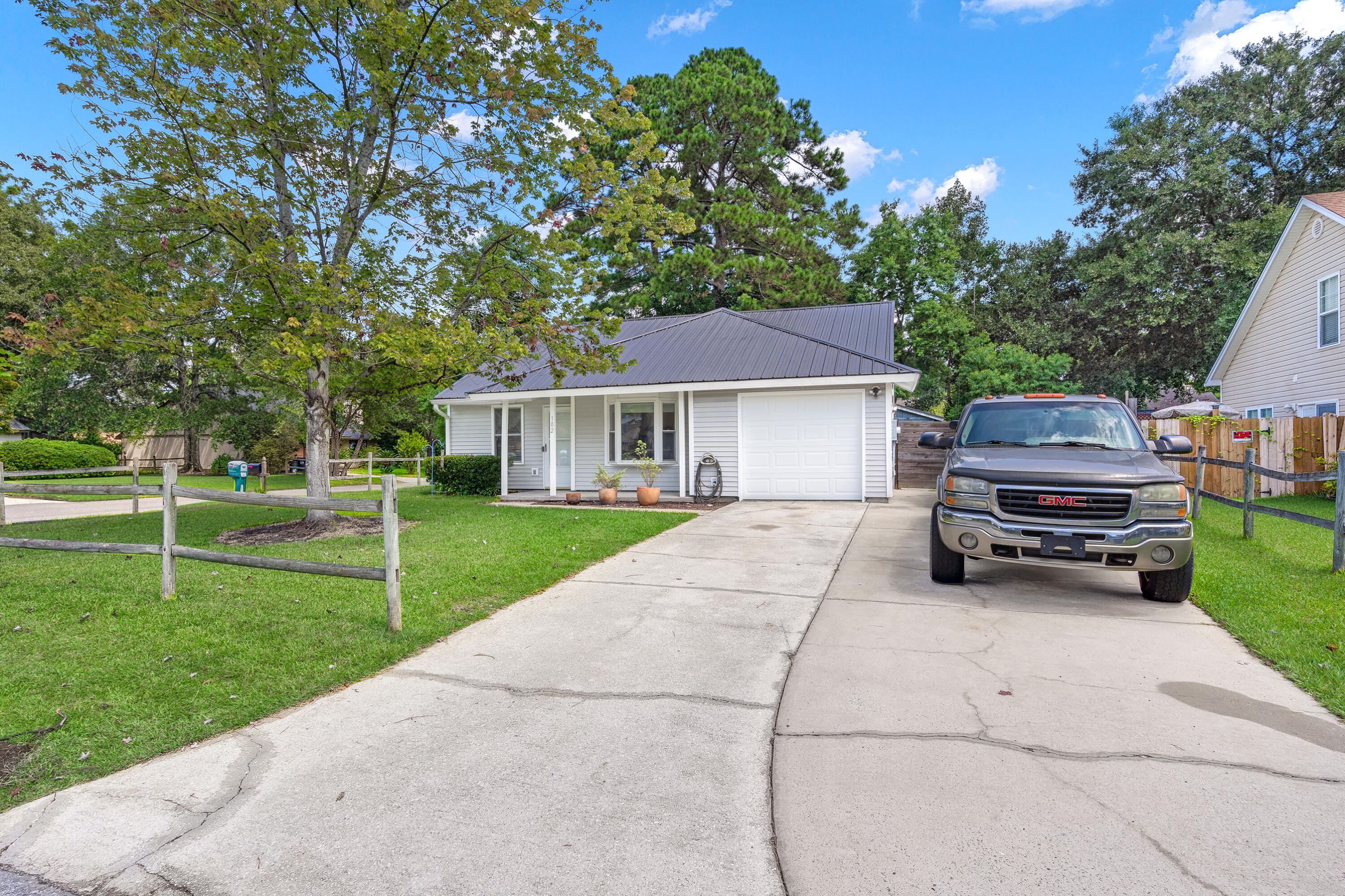 102 Coventry Road Summerville, SC 29486 - Photo 3 of 27 3