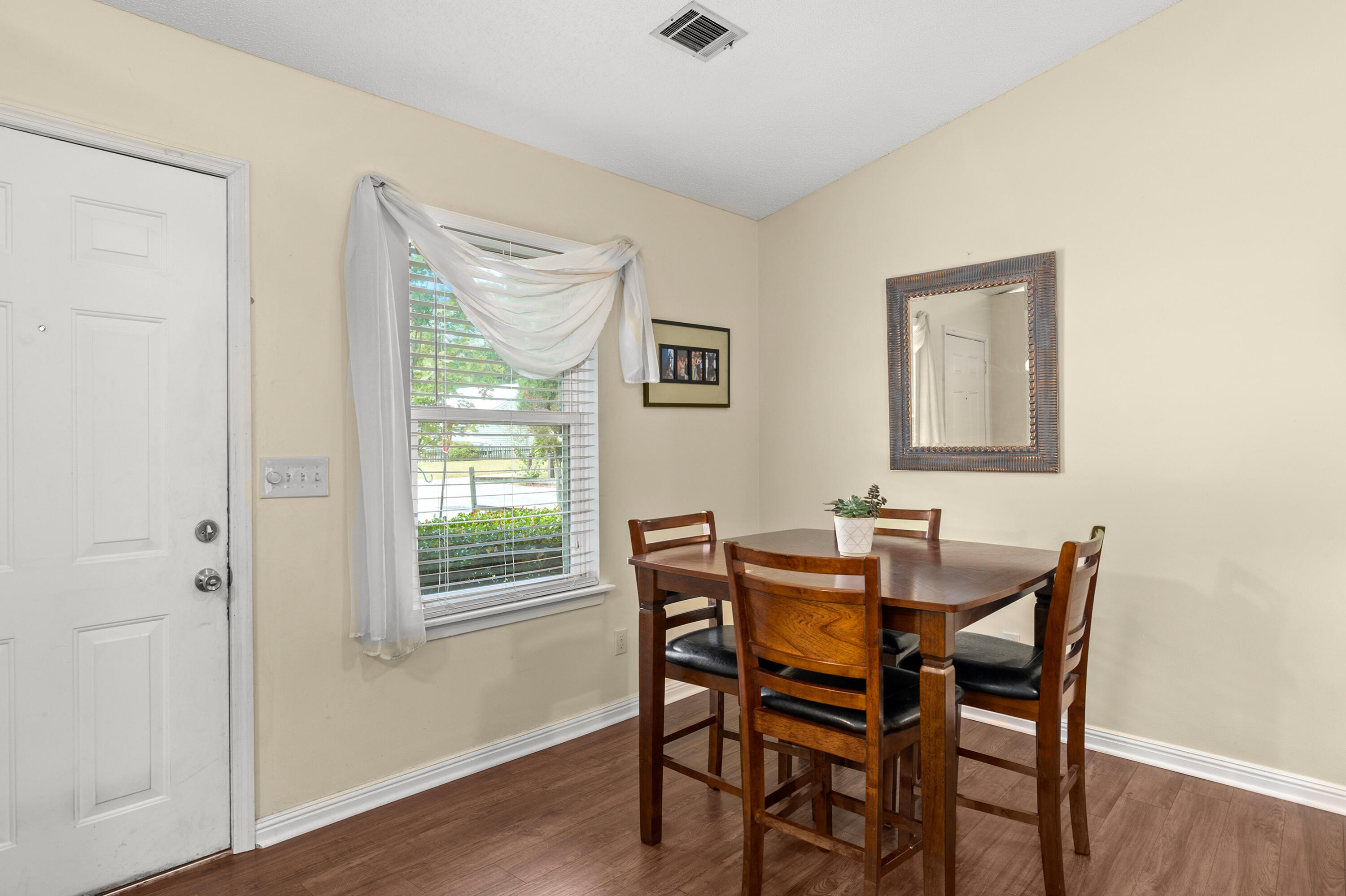 102 Coventry Road Summerville, SC 29486 - Photo 5 of 27 5