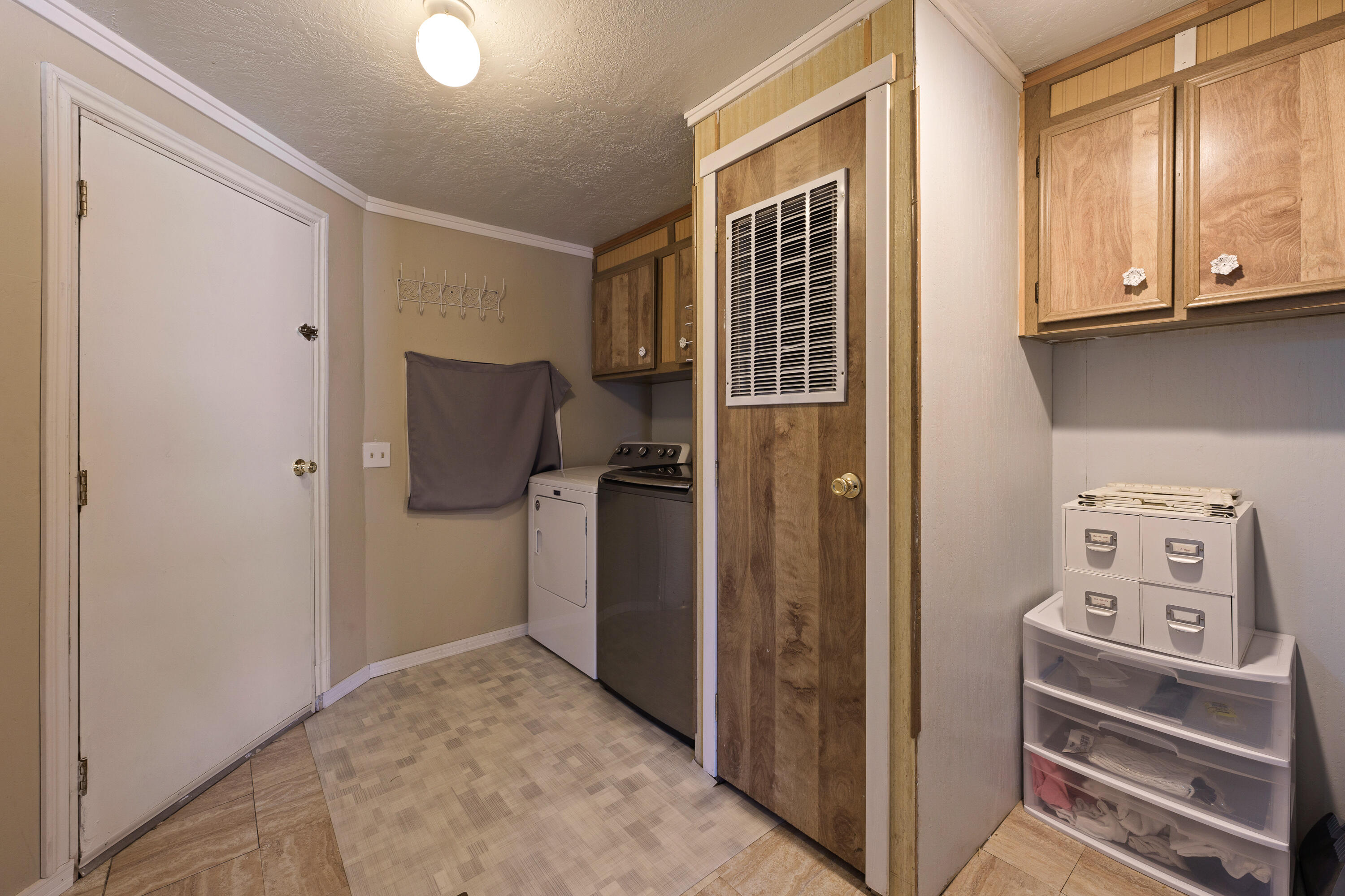 61292 Parrell Road, Unit 30 Bend, OR 97702 - Photo 27 of 29 DSC00752