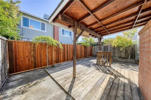 an aerial view of residential houses and lake view