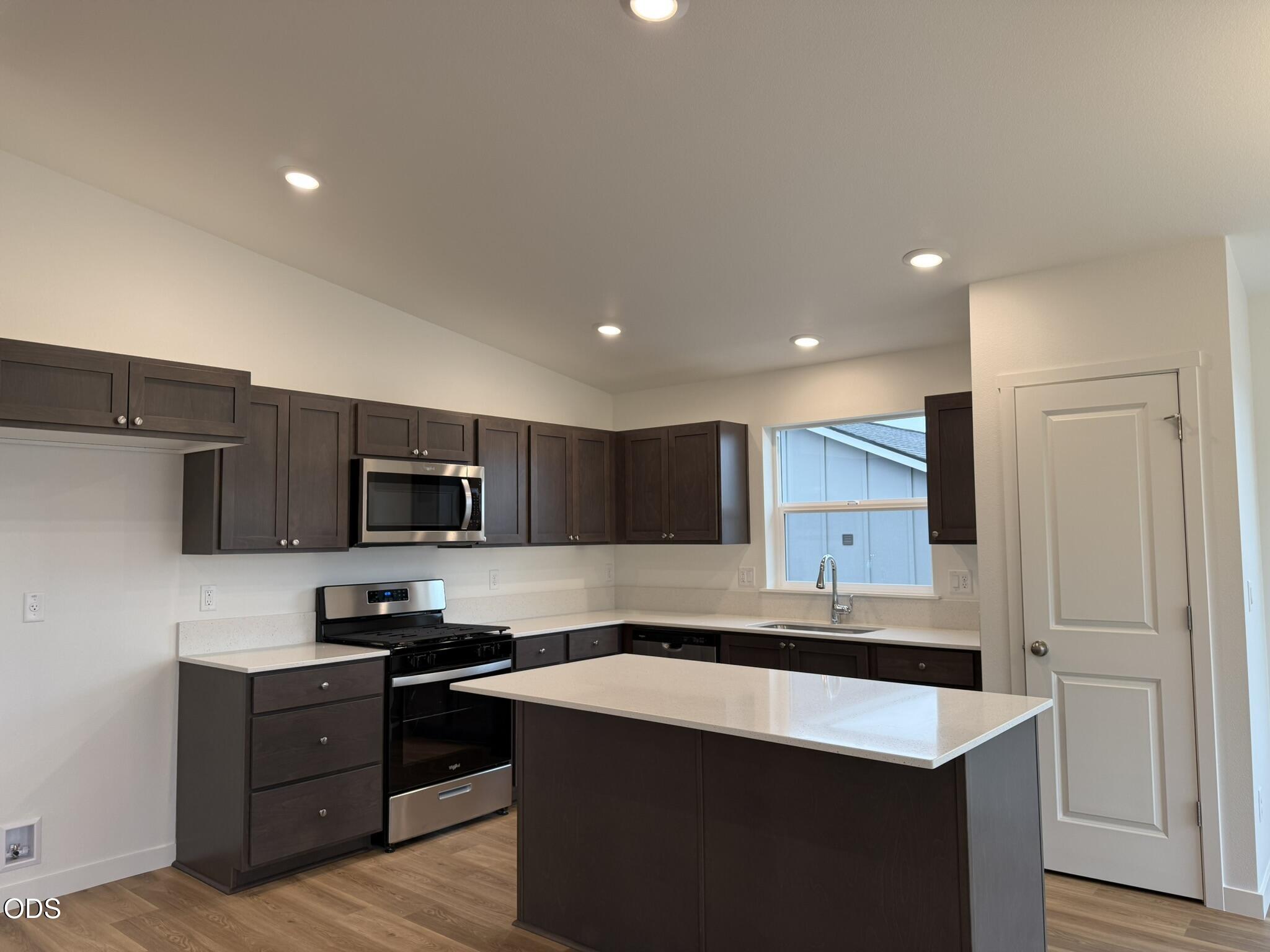 680 Northeast Rickenbacker Road, Unit 141 Madras, OR 97741 - Photo 6 of 14