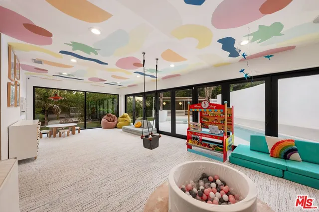 a very nice looking room with lots of stuff and furniture