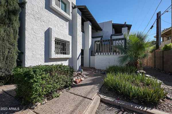 $2,295 | 3640 North 70th Street, Scottsdale, AZ 85251