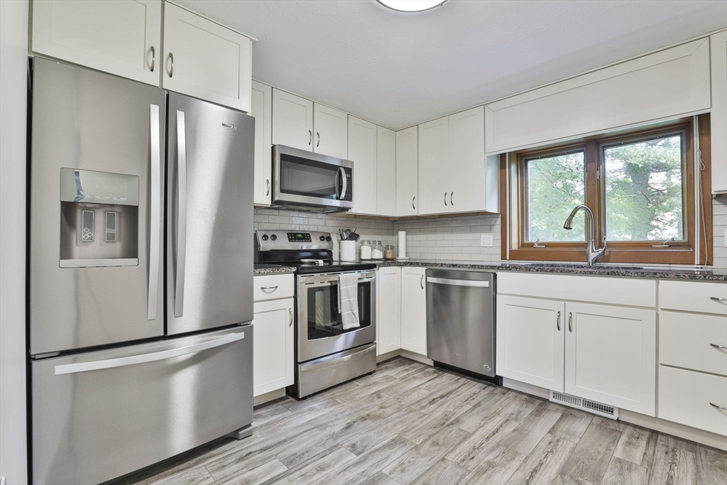 5 Tsienneto Road, Unit 32 Derry, NH 03038 - Photo 18 of 32