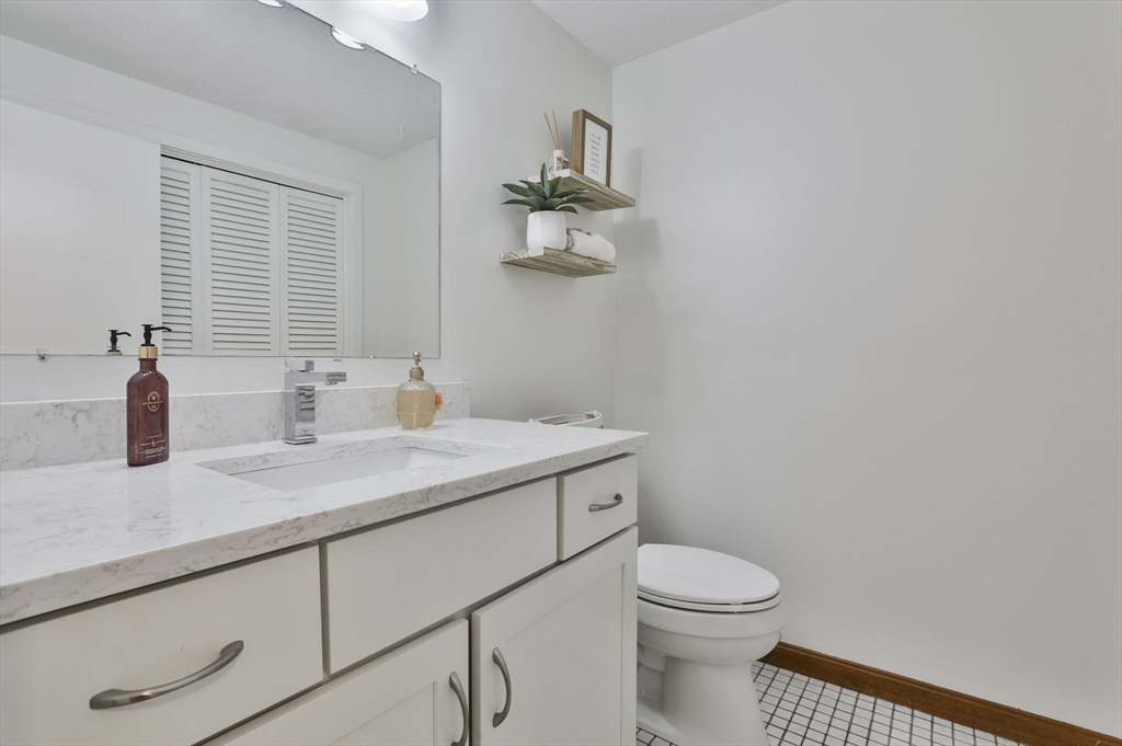 5 Tsienneto Road, Unit 32 Derry, NH 03038 - Photo 22 of 32