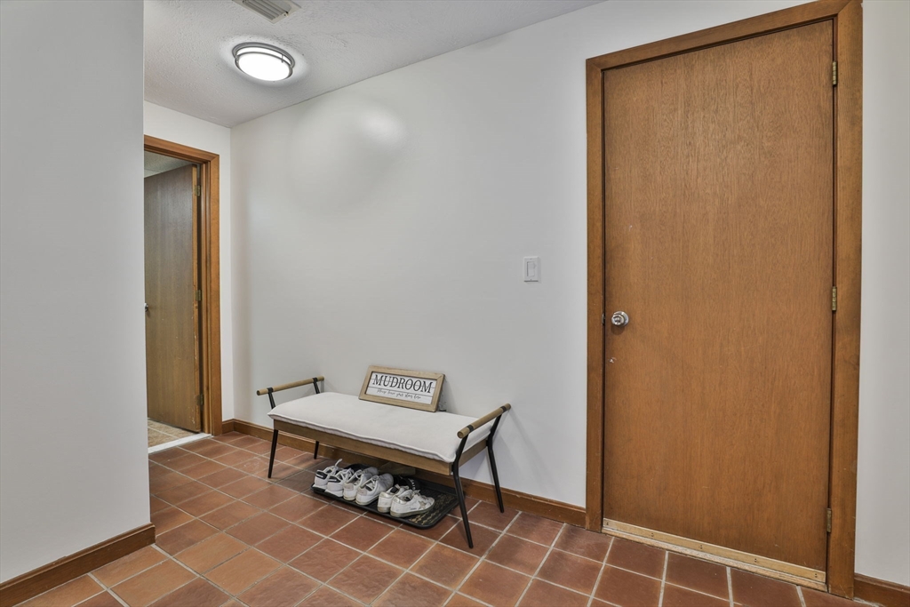 5 Tsienneto Road, Unit 32 Derry, NH 03038 - Photo 5 of 32