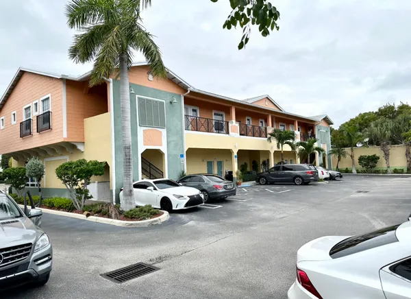 $5,999 | 325 Northeast 2nd Avenue, Unit 102, Delray Beach, FL 33444