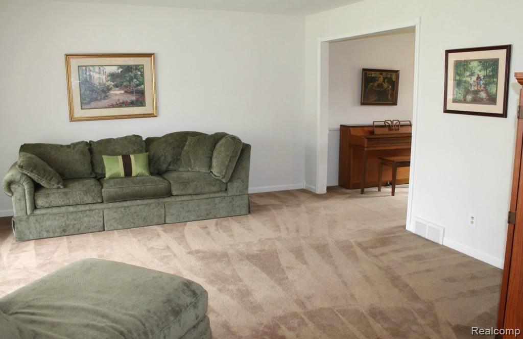 44727 Brookside Road Plymouth, MI 48170 - Photo 4 of 37 LARGE FORMAL LIVING ROOM