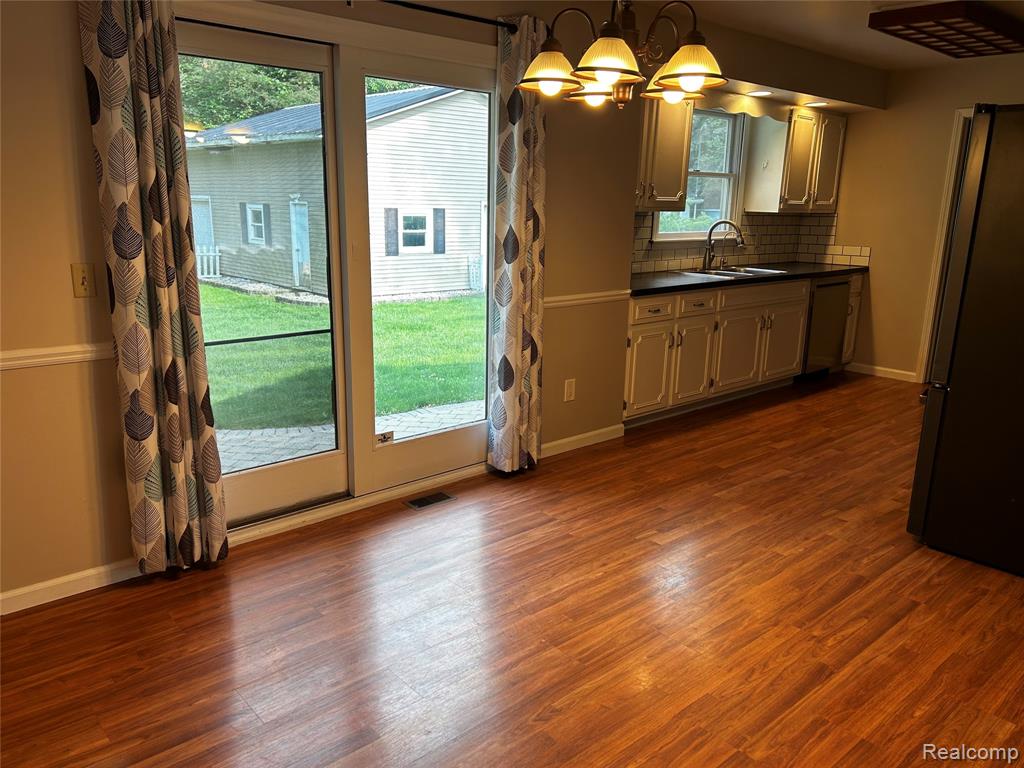 5440 Deland Road Flushing, MI 48433 - Photo 7 of 25