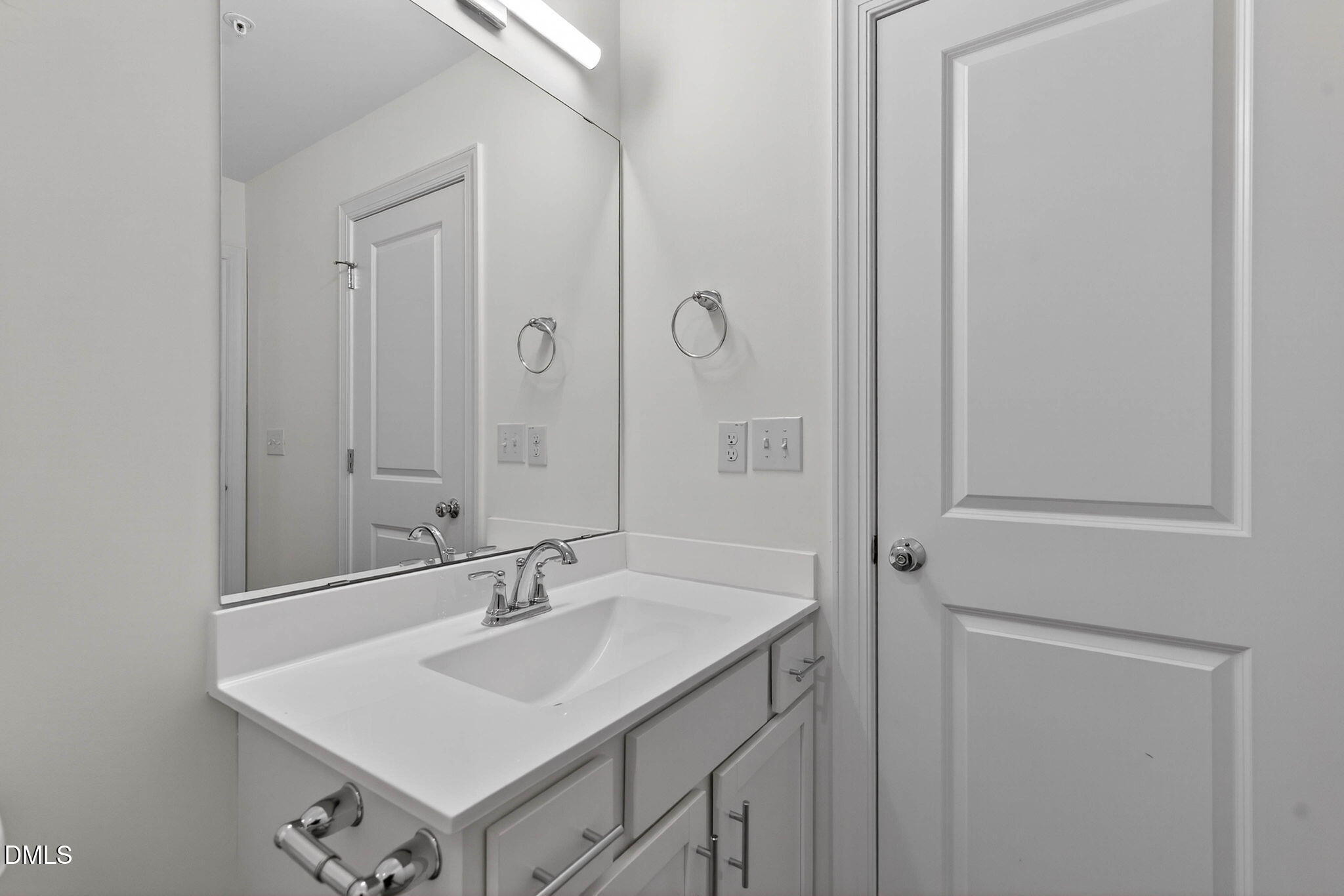 6820 Milligan Way, Unit 104 Raleigh, NC 27613 - Photo 31 of 39 a bathroom with a sink and a mirror
