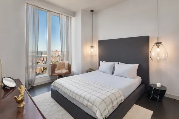 $1,305,000 | 252 South Street, Unit 22J | Two Bridges