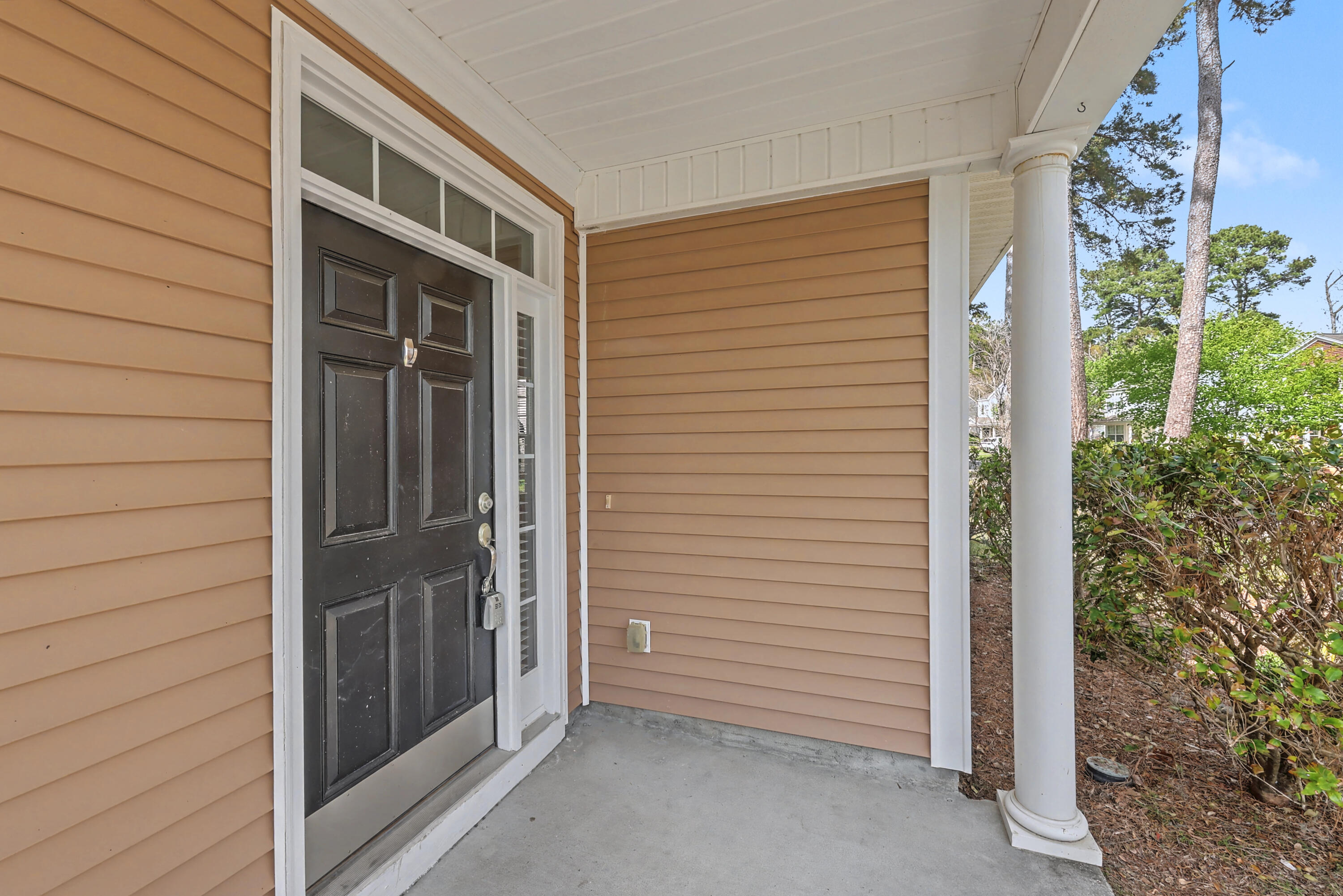 8959 North Red Maple Circle Summerville, SC 29485 - Photo 4 of 48 03_ZYN_2231_2_3_4_5_6_7