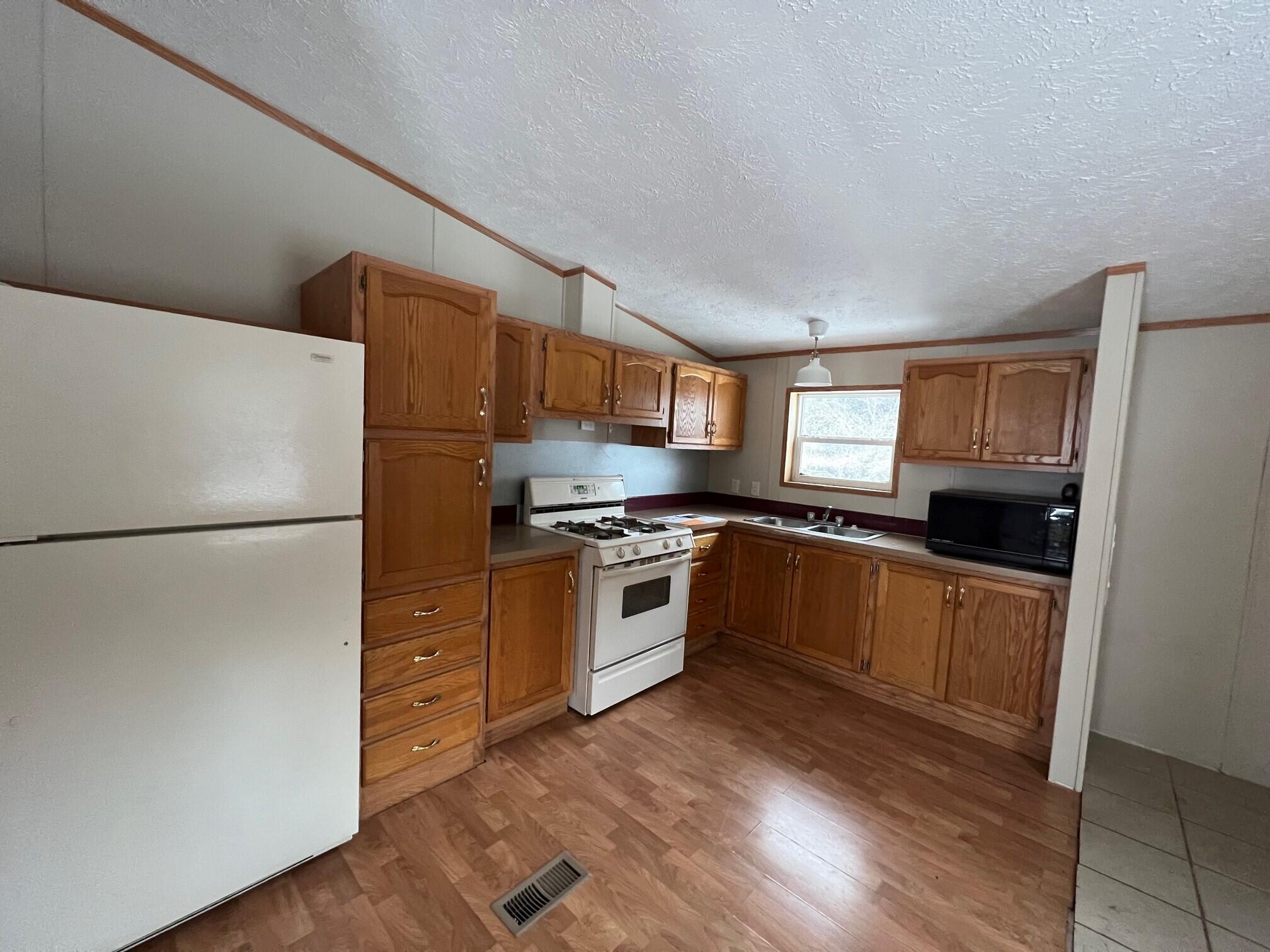 5512 Sullivan Road Gladwin, MI 48624 - Photo 4 of 7 Gallery Image 4