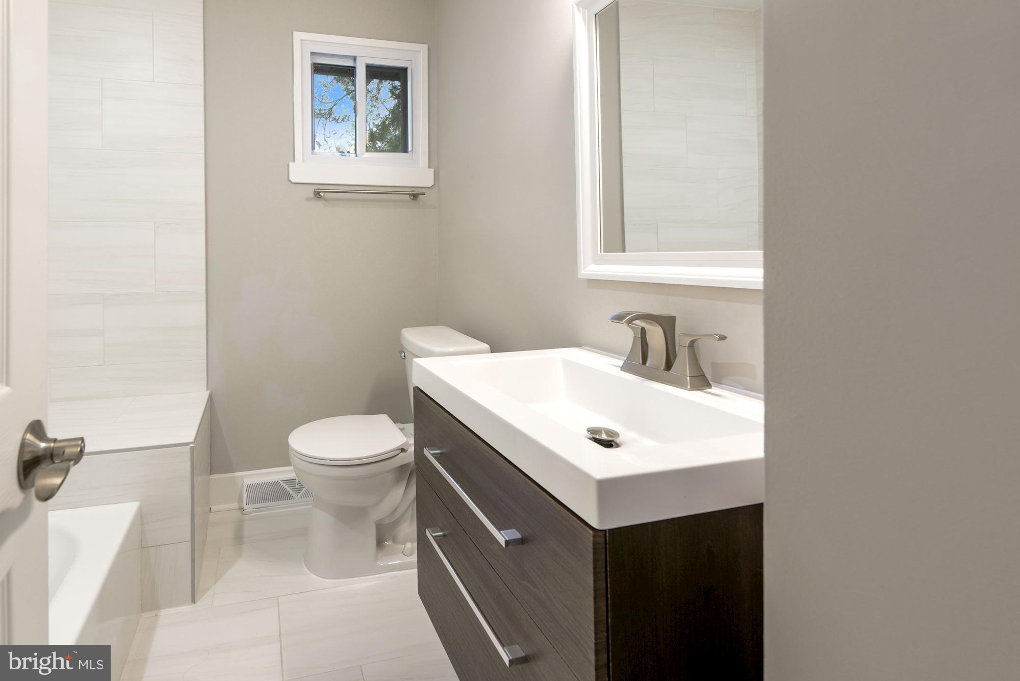 323 Parry Road Cinnaminson, NJ 08077 - Photo 21 of 32 Hall Full Bath