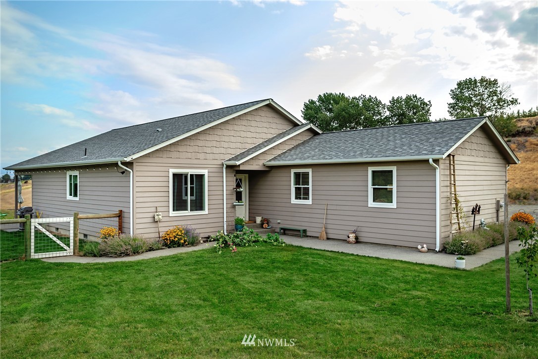 1384 Tozer Road Ellensburg, WA 98926 - Photo 1 of 39 Gallery Image 1