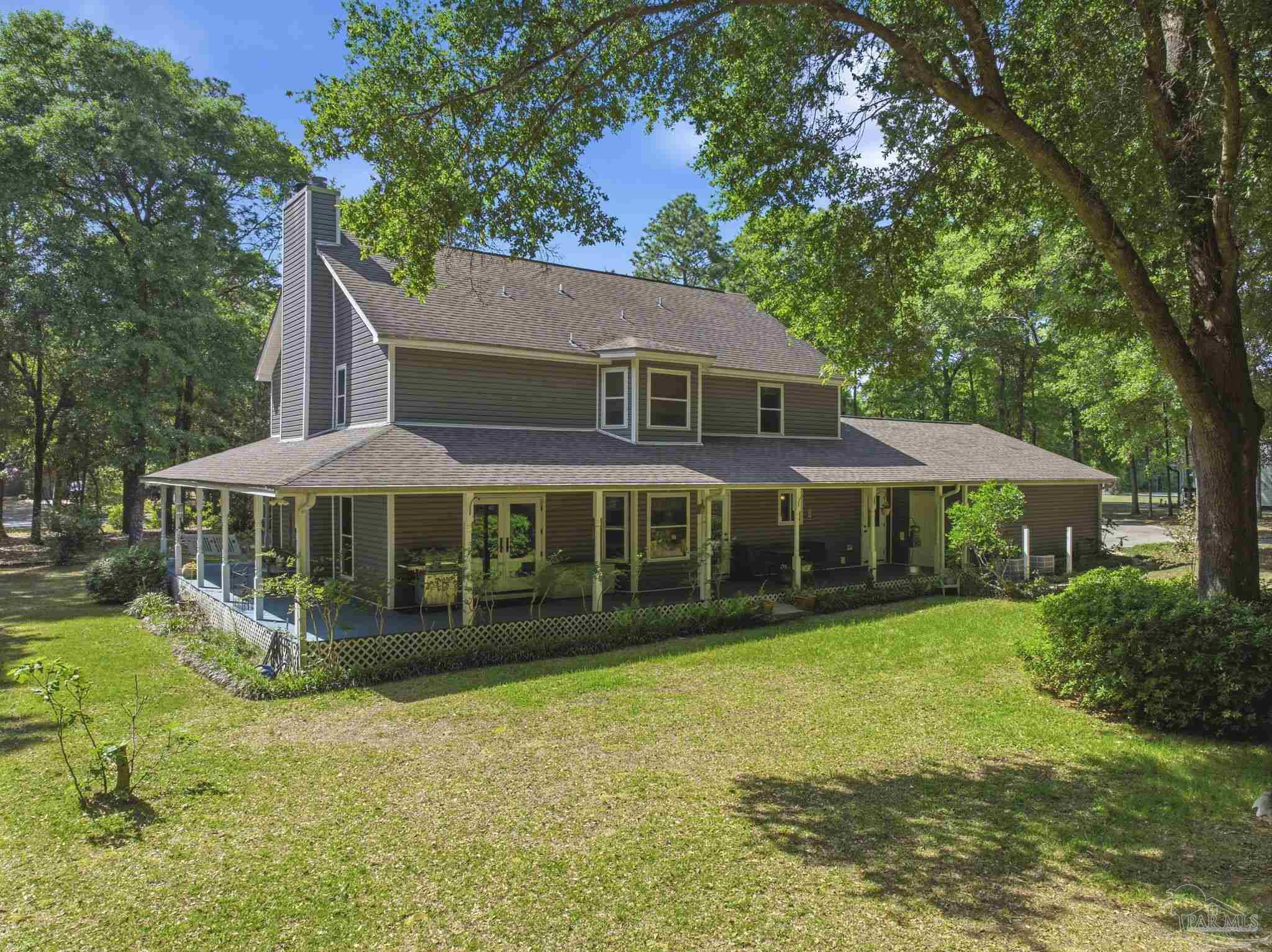 6930 Summit Way Milton, FL 32570 - Photo 52 of 71 a front view of a house with a garden