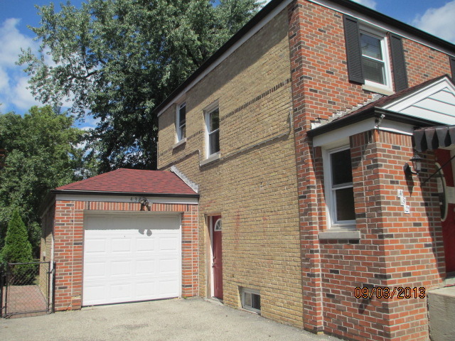 432 Harding Avenue Des Plaines, IL 60016 - Photo 3 of 20 a front view of a house with a yard