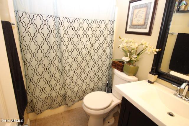 4515 West Hatcher Road Glendale, AZ 85302 - Photo 11 of 15 4515 W Hatcher Hallway Bathroom