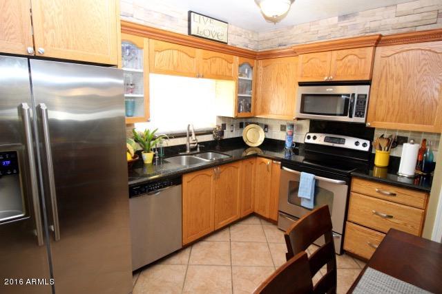 4515 West Hatcher Road Glendale, AZ 85302 - Photo 2 of 15 4515 W Hatcher Kitchen