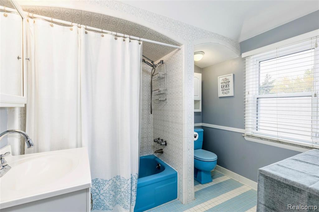 1315 Hampton Road Grosse Pointe, MI 48236 - Photo 21 of 60