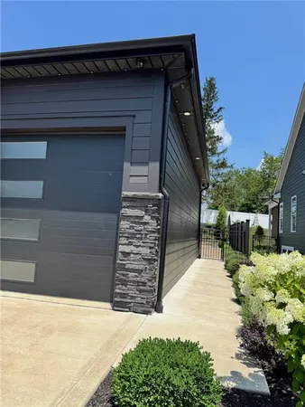 a view of backyard with pathway