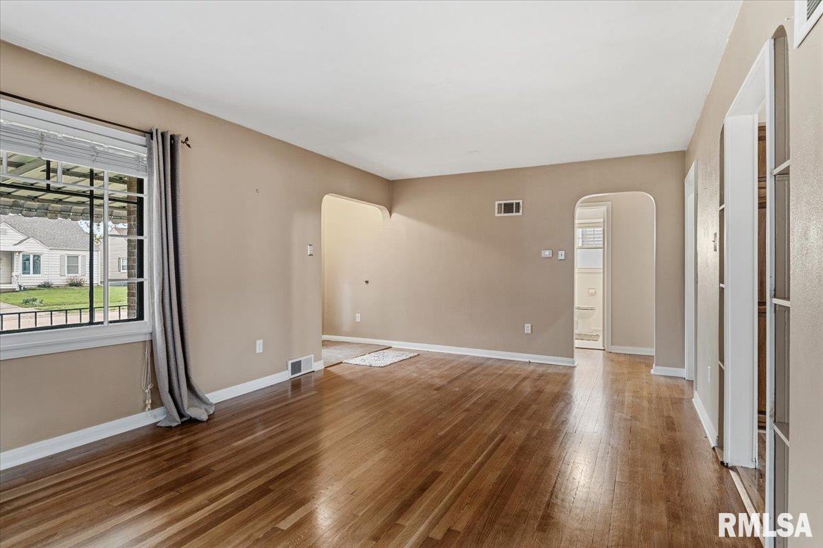 2020 Marland Street Springfield, IL 62702 - Photo 4 of 30