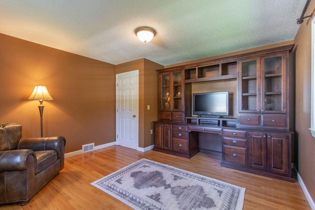 194 Pomeroy Meadow Road Southampton, MA 01073 - Photo 13 of 36 Gallery Image 13