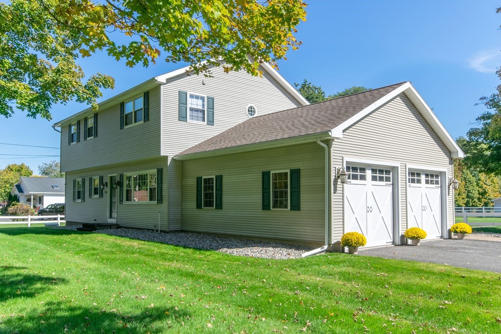 194 Pomeroy Meadow Road Southampton, MA 01073 - Photo 3 of 36 Gallery Image 3