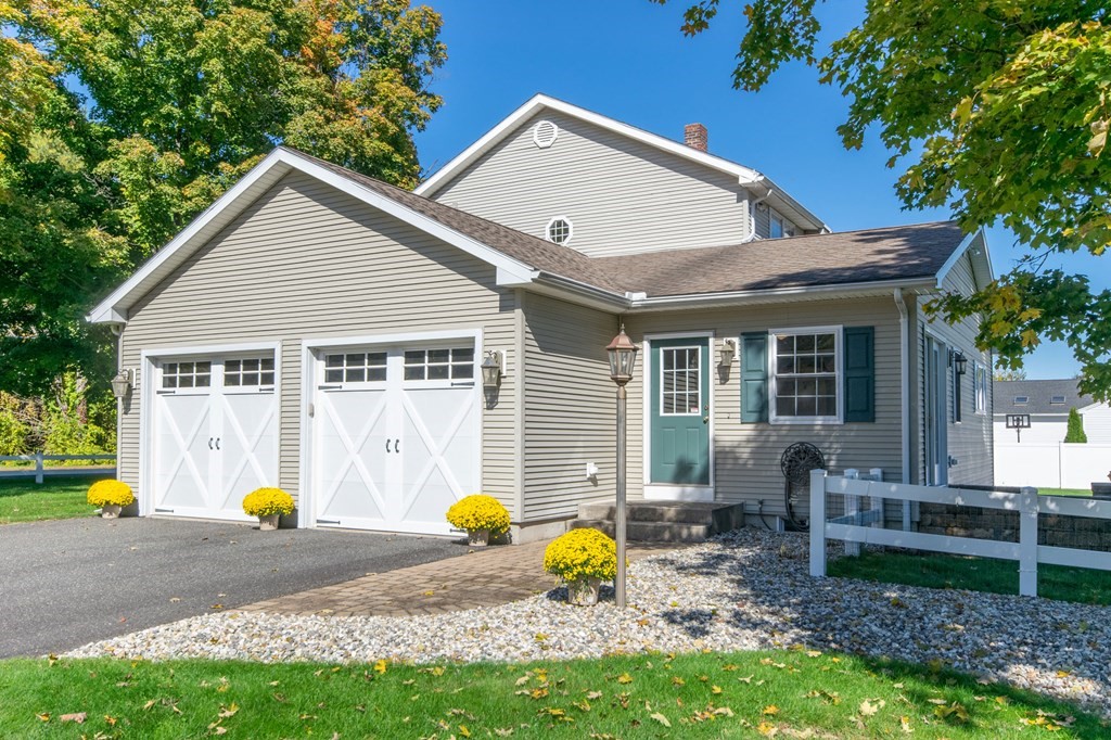 194 Pomeroy Meadow Road Southampton, MA 01073 - Photo 4 of 36 Gallery Image 4