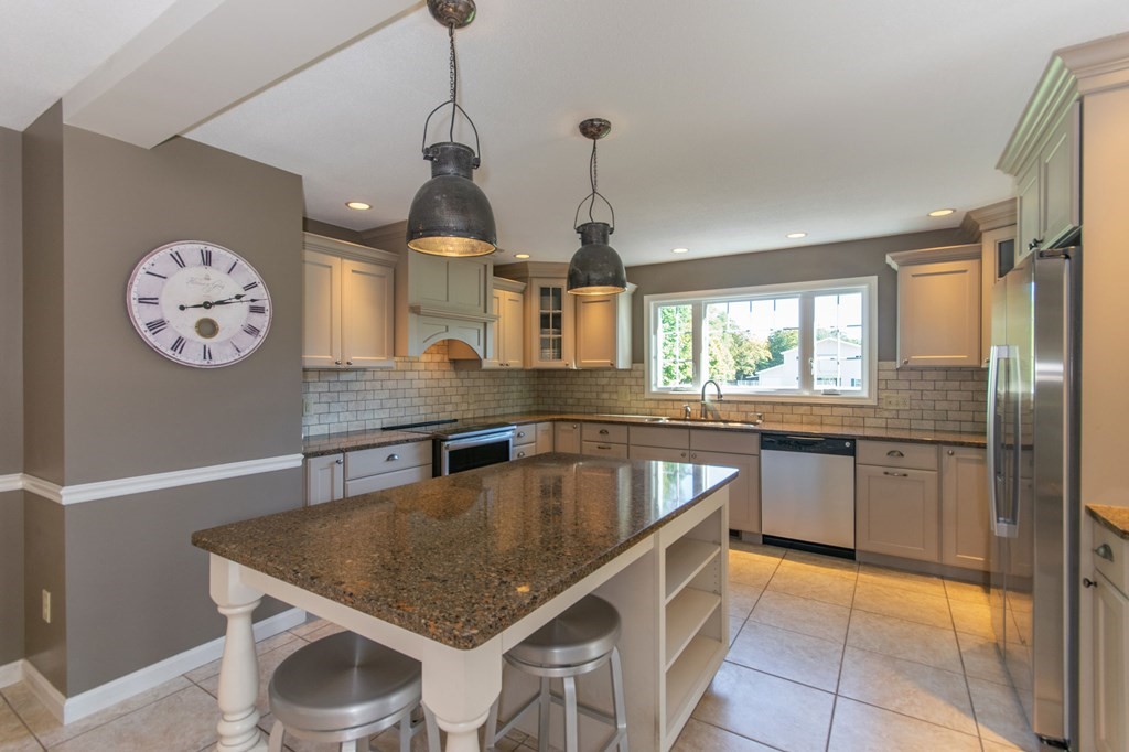 194 Pomeroy Meadow Road Southampton, MA 01073 - Photo 8 of 36 Gallery Image 8