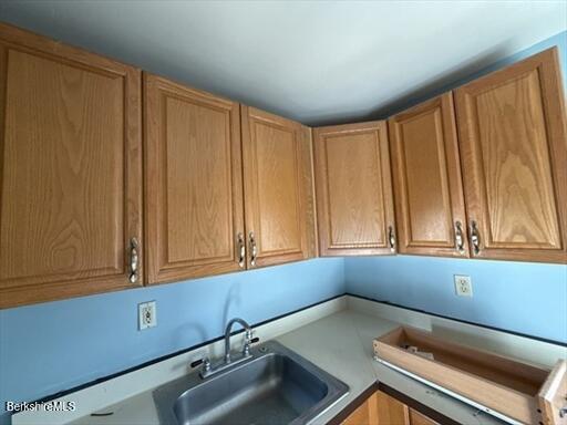30 Danforth Avenue, Unit 2 Pittsfield, MA 01201 - Photo 10 of 12 a room with a window