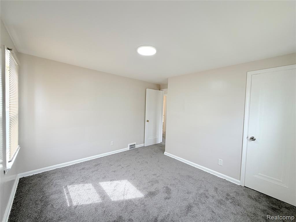 11375 Roxbury Street Detroit, MI 48224 - Photo 7 of 9