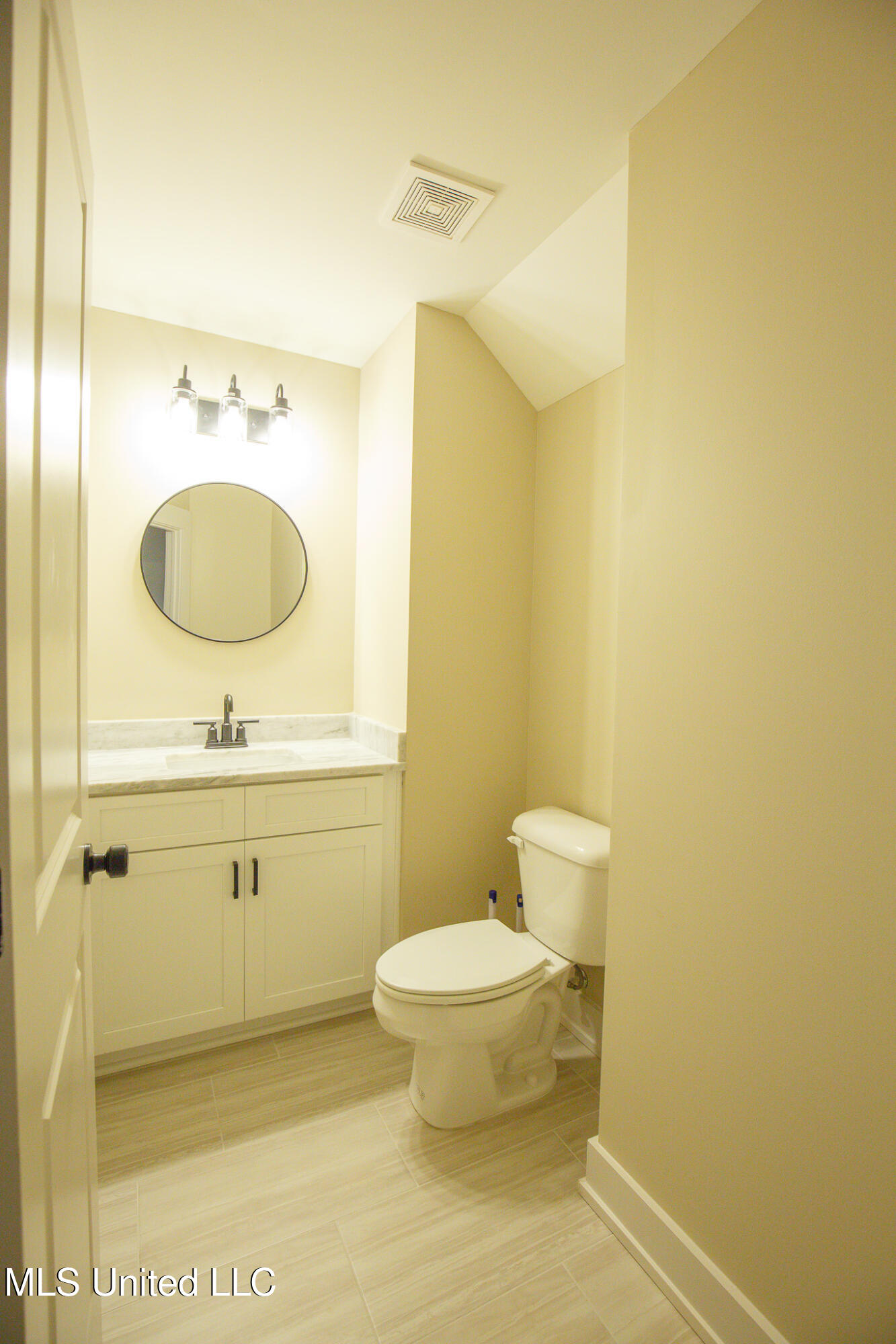 22 Chapel Hl Drive Holly Springs, MS 38635 - Photo 29 of 32 Upstairs 1/2 bath