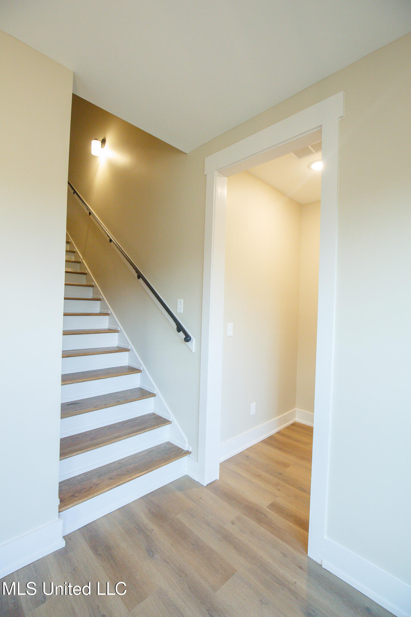 22 Chapel Hl Drive Holly Springs, MS 38635 - Photo 30 of 32 Stairs to bonus