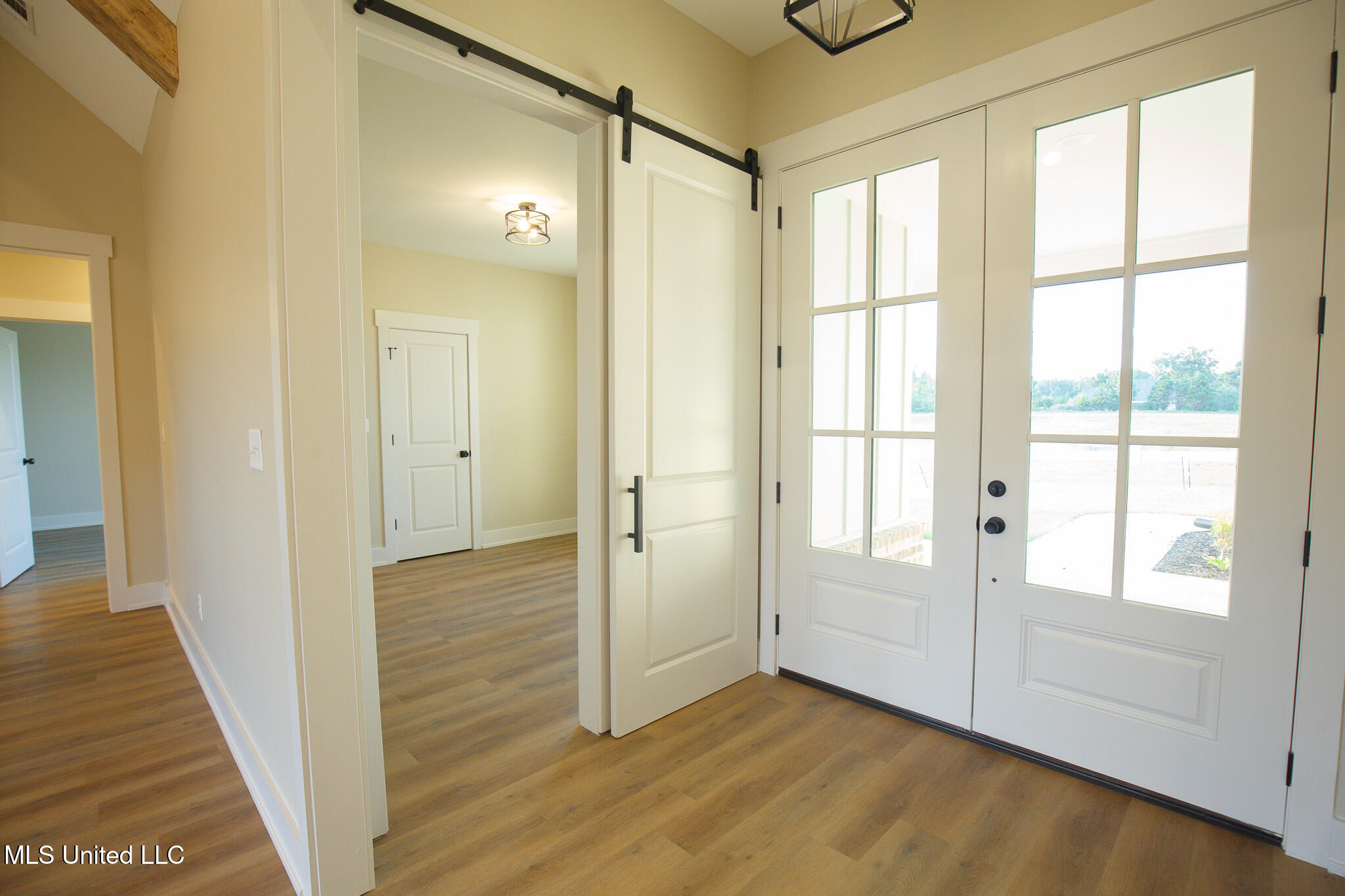 22 Chapel Hl Drive Holly Springs, MS 38635 - Photo 7 of 32 Main Entrance