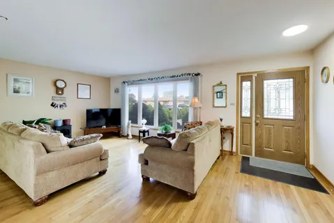 $419,000 | 10622 South 84th Avenue, Palos Hills, IL 60465