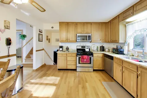 $419,000 | 10622 South 84th Avenue, Palos Hills, IL 60465