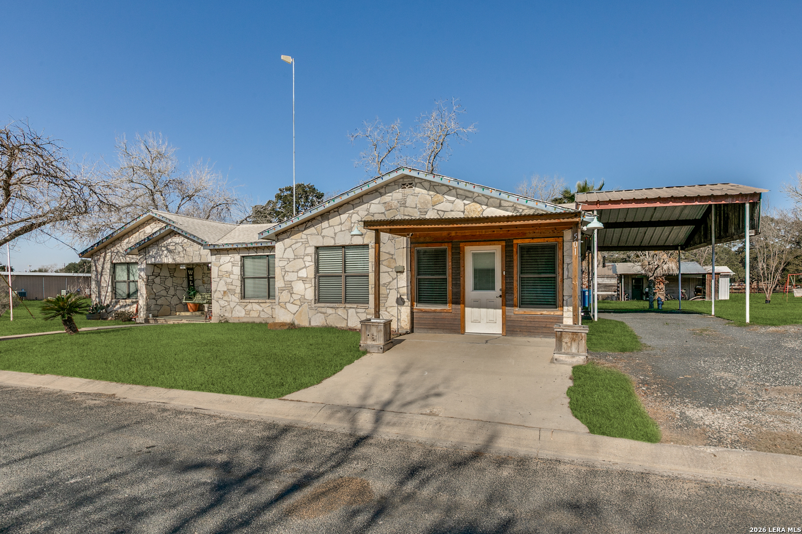 501 Green Street Poth, TX 78147 - Photo 5 of 38