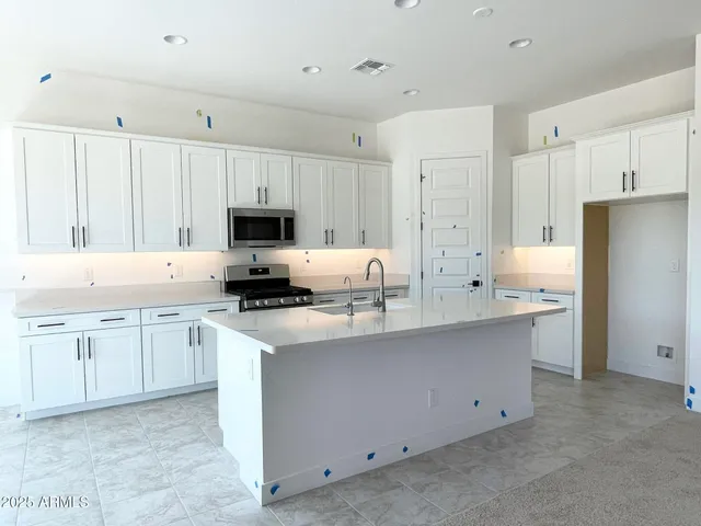 $685,000 | 8723 West Vista Avenue, Glendale, AZ 85305