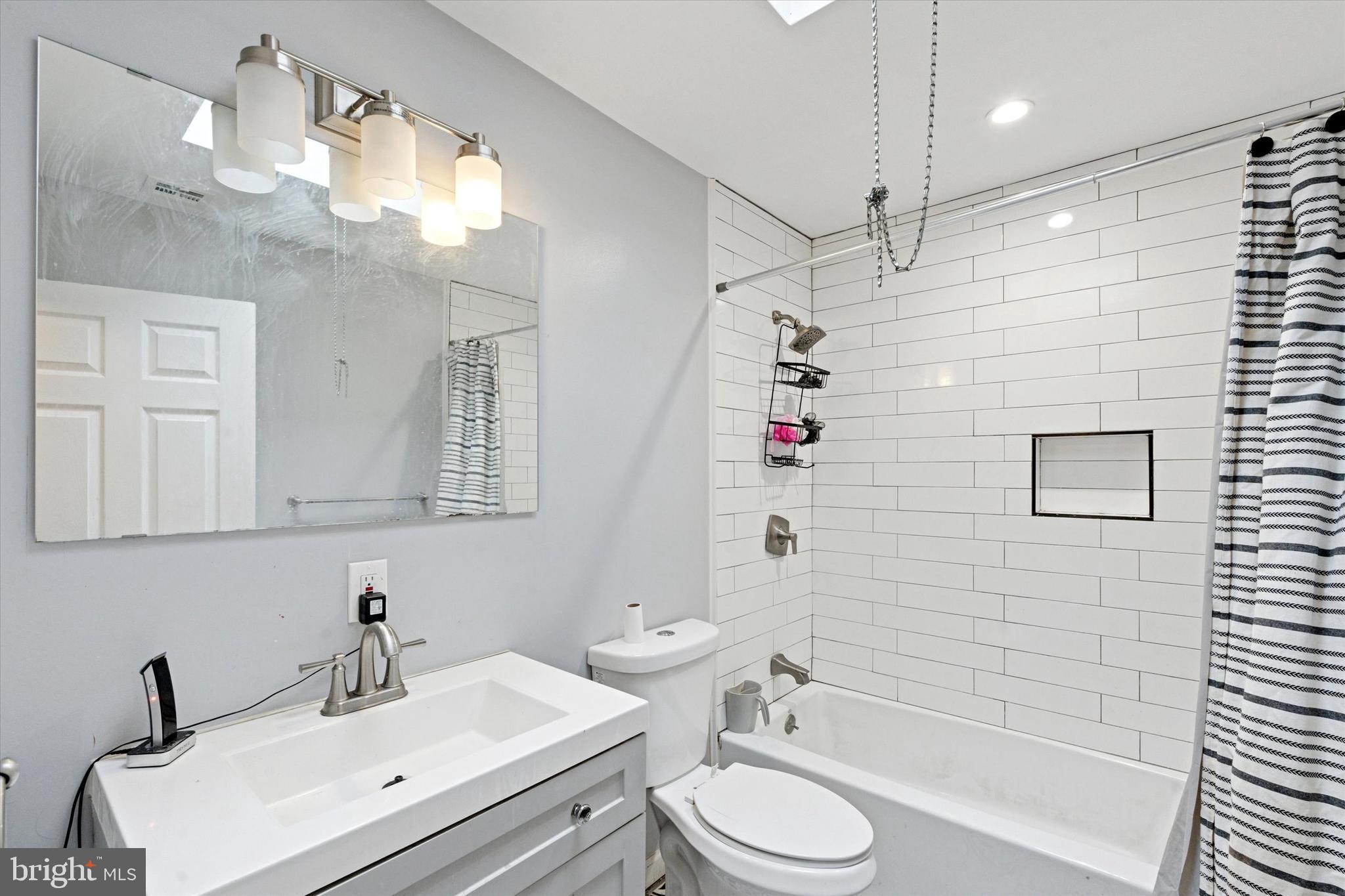 3439 Decatur Street Philadelphia, PA 19136 - Photo 19 of 24 2nd Floor - Full Bathroom