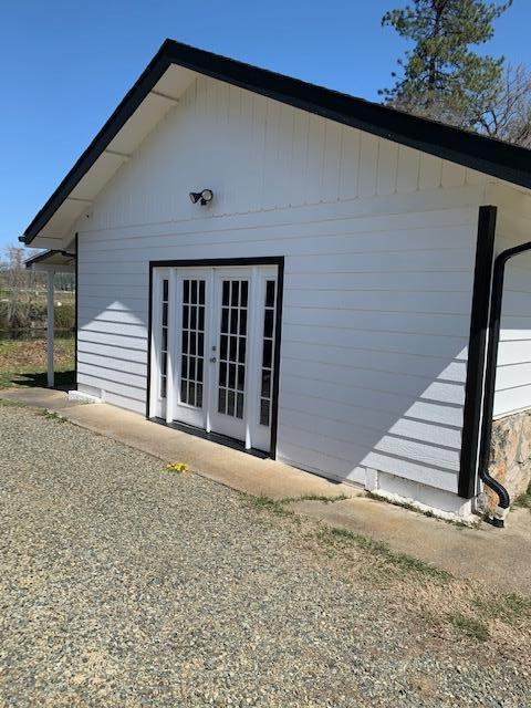 4450 Leonard Road Grants Pass, OR 97527 - Photo 34 of 39 studio doors
