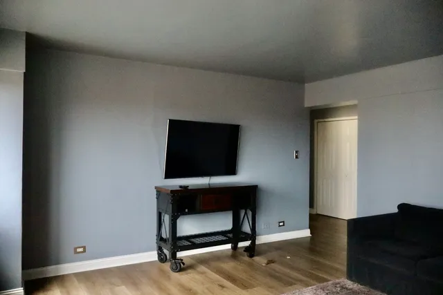 $1,600 | 7337 South South Shore Drive, Unit 708, Chicago, IL 60649