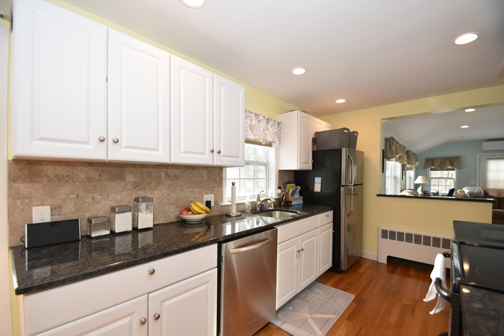 8 Burton Road Burlington, MA 01803 - Photo 4 of 19 Gallery Image 4